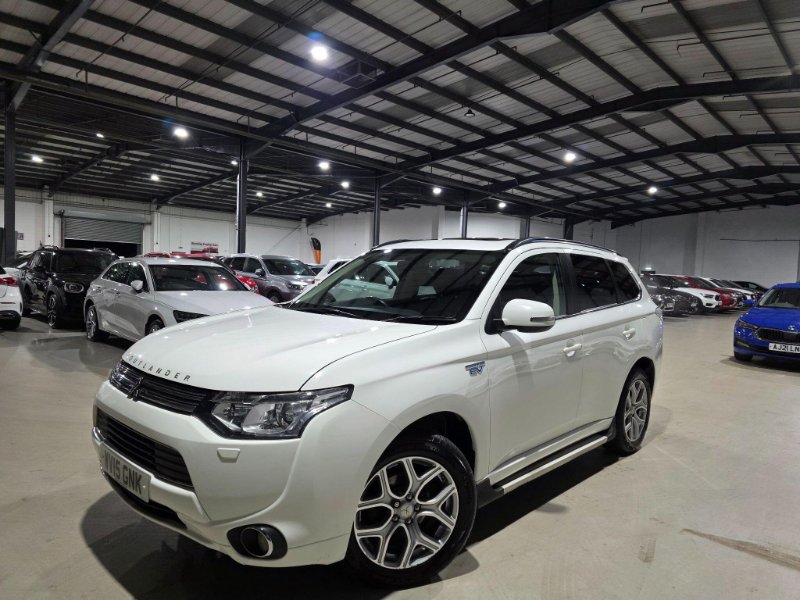 2015 2015 Mitsubishi Outlander 2.0h 12kWh GX5h CVT 4WD Euro 5 (s/s) 5dr 34 SAT/NAV,R/CAMERA photo